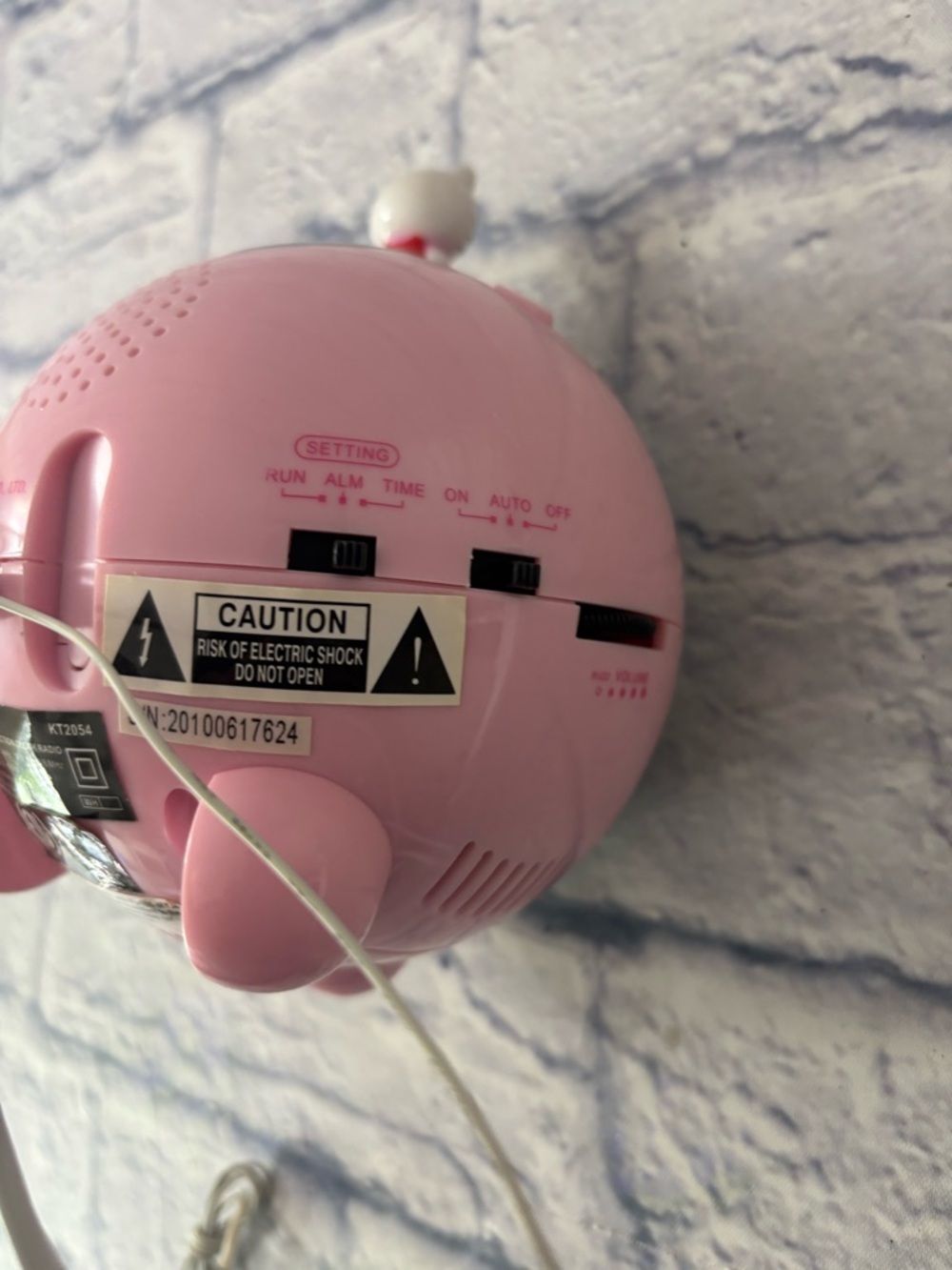 Retro Hello Kitty Pink Round Digital Radio Alarm Projection Clock 2010 Vintage - Picture 11 of 13